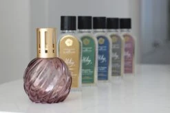 Ashleigh & Burwood Lampenolie Geurolie - Freesia & Orchid 250 Ml -HG Schoonmaak Verkoop 1200x800 10