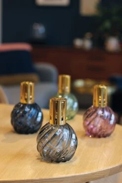 Ashleigh & Burwood Lampenolie Geurolie - Freesia & Orchid 250 Ml -HG Schoonmaak Verkoop 800x1200 6